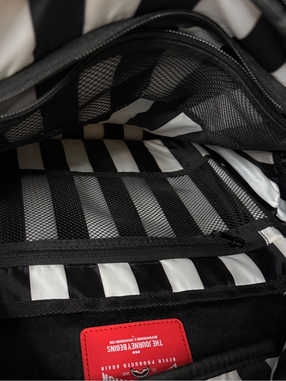 NWT Sprayground x Beetlejuice Strange Sandworm Backpack - Limited Edition - Picture 8 of 9